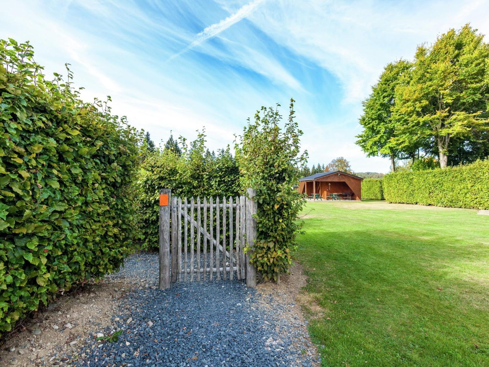 Boutique Chalet In B Llingen Near Lake Wirtzfeld Exteriér fotografie